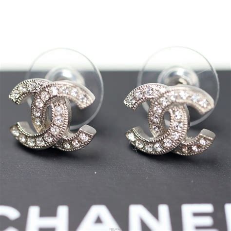 chanel a88429 y02003 z3502|Stud earrings .